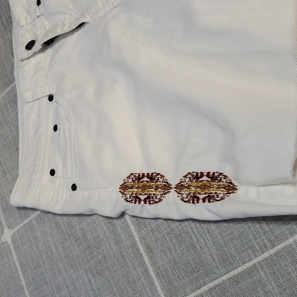 Prana Women's Kara Denim Short, Size 6 - Picture 4 of 13